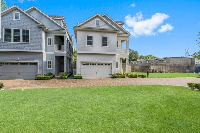 Photo - 426 Marshall St