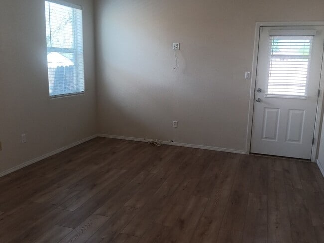 Photo - 3 Bedroom, 2 Bathroom Home! Schedule a Showing today!