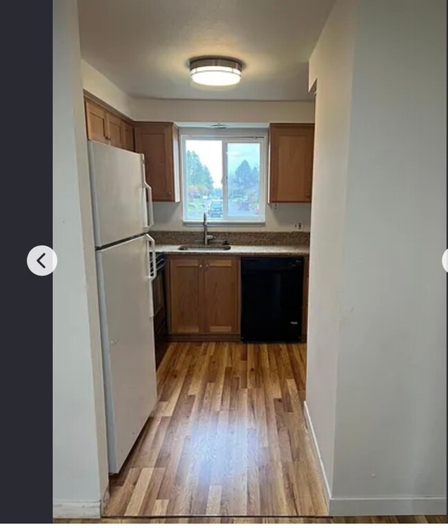 Building Photo - 3421 SE Stott Ave Rental