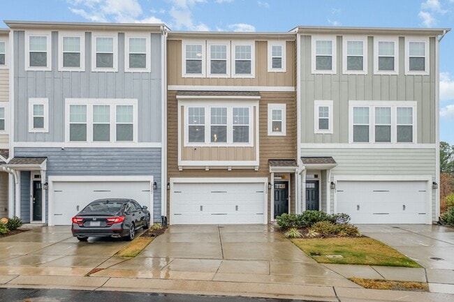 Building Photo - Turnkey & Move-in Ready Research Triangle Park Townhome