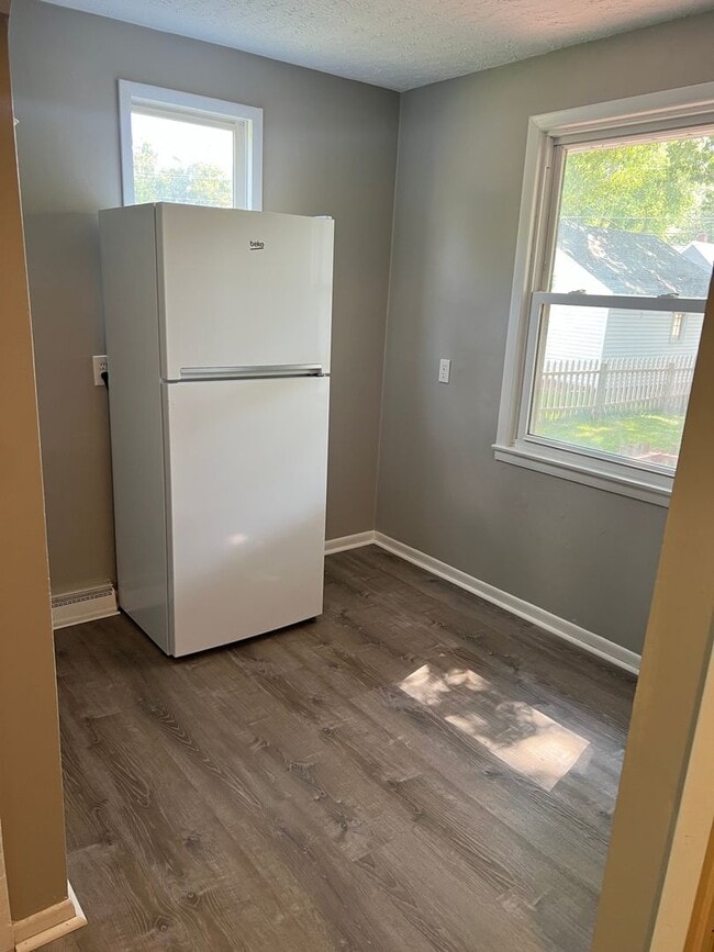 Photo - 2925 Bellevue Ave