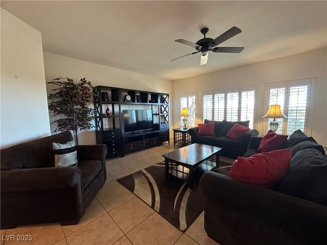 Photo - 860 Canterra St Unidad 1036