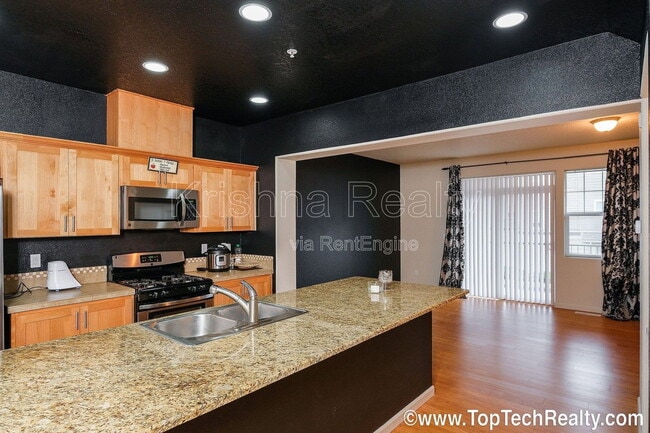 Photo - 477 NE Edgeway Drive