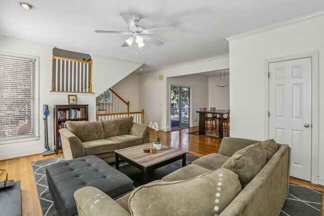 Photo - 689 Bonaventure Ave NE