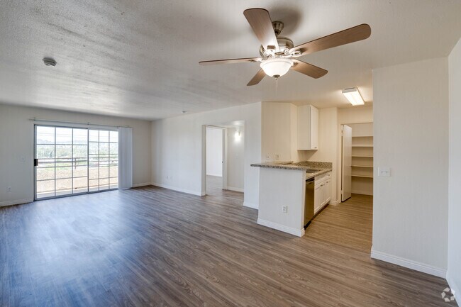 2BR, 2BA - 900SF