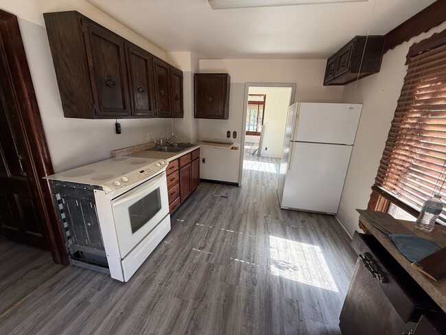 Photo - 3 Bedroom- Walking distance to Mud Lake