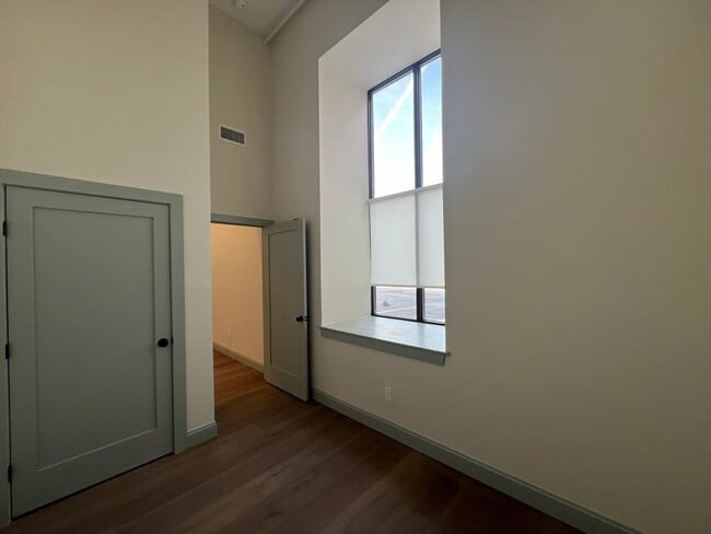 Photo - 160 Seabury St Unidad 16