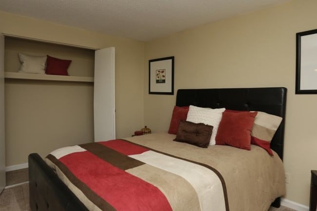 Broadmoor Apartments