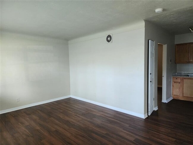 Photo - 2219 Highland St S Unit 3