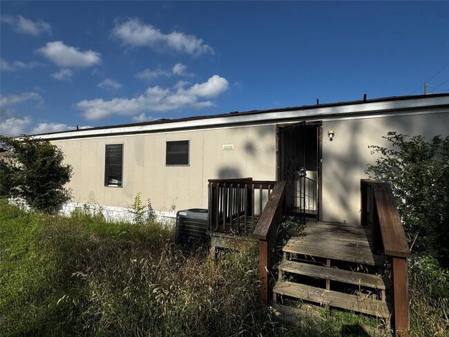 Building Photo - 15930 Boss Gaston Rd