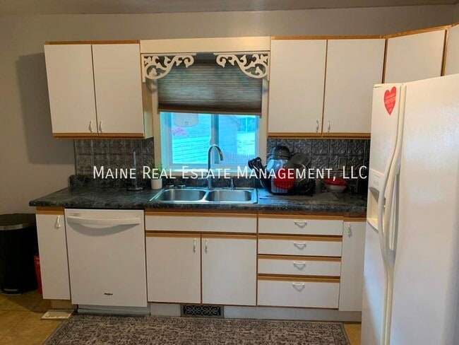Building Photo - 13 6th St Rental