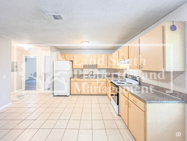 Photo - 1222 Taylor St