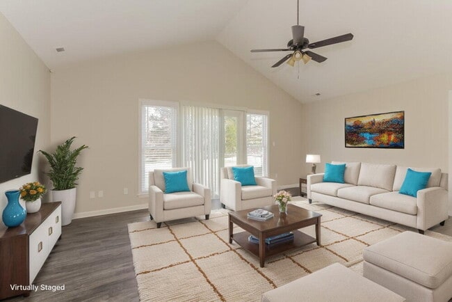 Photo - 2808 Faircroft Way