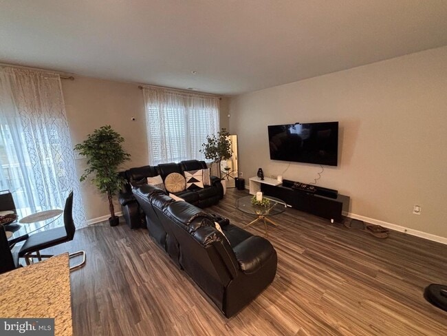 Photo - 255 Maple Run Dr