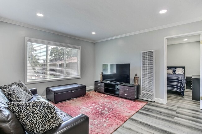 Photo - 148 E Iowa Ave Unidad 1