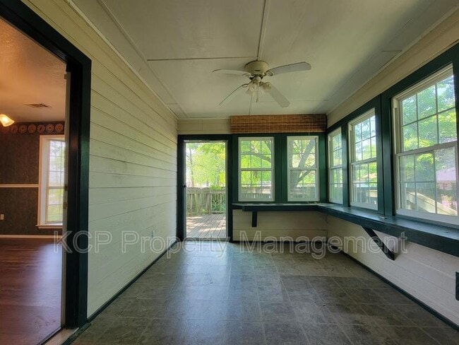 Photo - 204 S Oak St