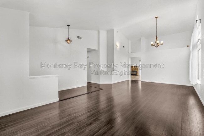Photo - 383 Hillcrest Ave