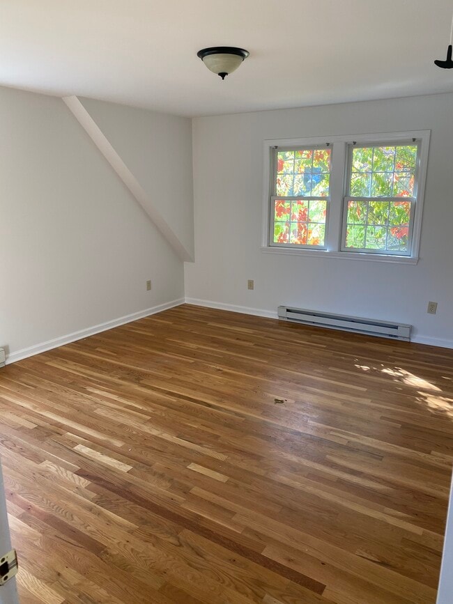 Studio - 7 Greenfield Ave Unit A