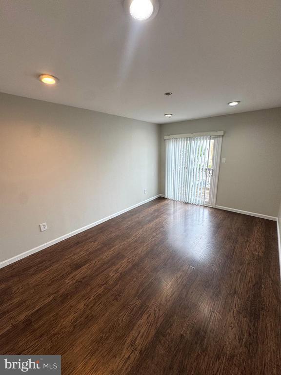 Photo - 9841 Northeast Ave