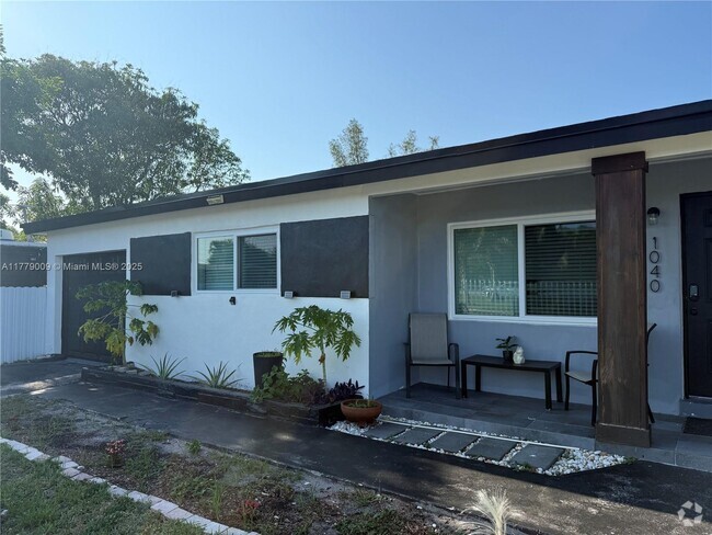 Building Photo - 1040 SW 30th Ave Rental