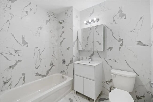 Photo - 1657 E 19th St