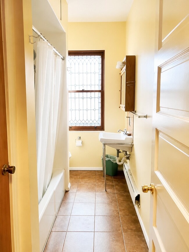5432 Baywood St Unit 2
