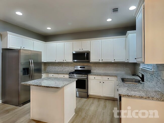 Photo - 2242 Rosemoore Walk NE