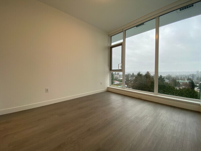 Photo - 555 Sydney Av