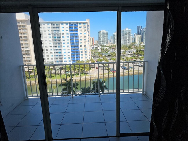 Photo - 500 Bayview Dr Unit 817
