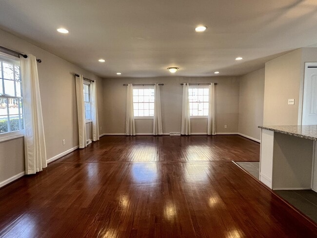 Photo - 3633 Densmore Dr