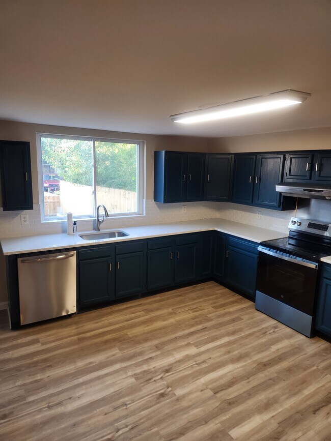 Photo - 8019 Gough St