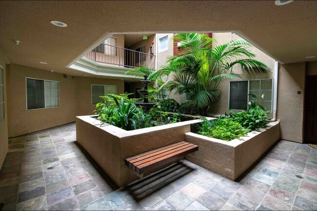 Photo - 114 North Doheny Drive