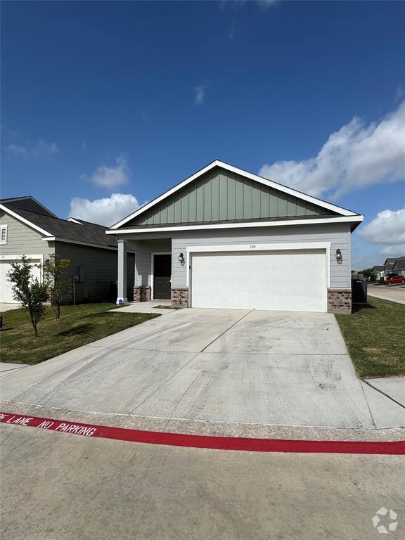 Building Photo - 100 Helios Dr Rental