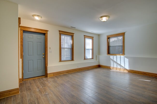 Building Photo - 1817 N Clybourn Ave Unit 1