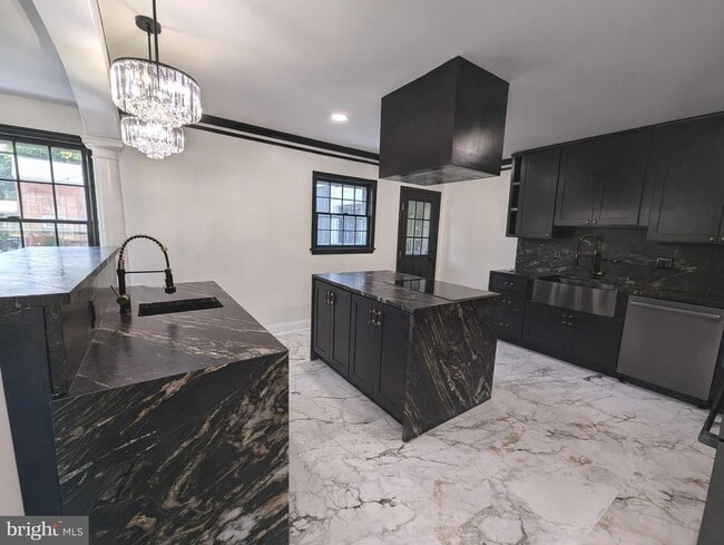 Photo - 2208 Wakefield St