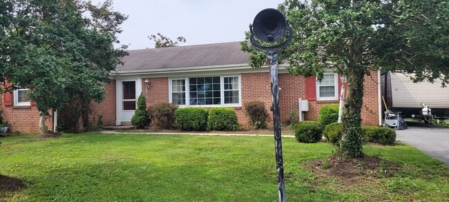 Building Photo - 4 bedroom 1.5 Bathroom home in Leola