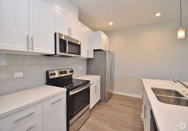 Building Photo - $3,290 STUNNING NEW 2 BEDROOM MODEL TOWNHO... Rental