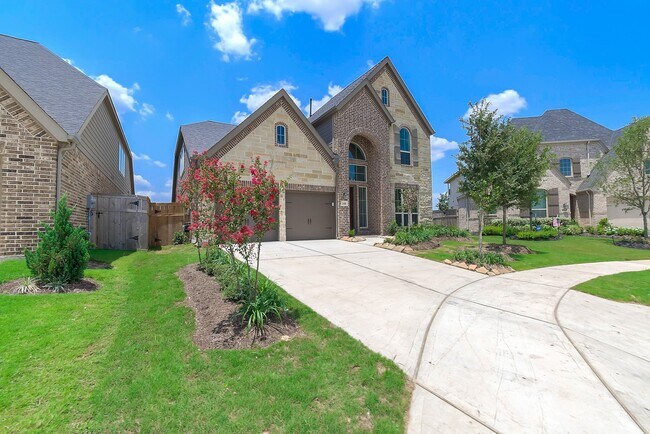 Building Photo - 3410 Willow Cres Ct