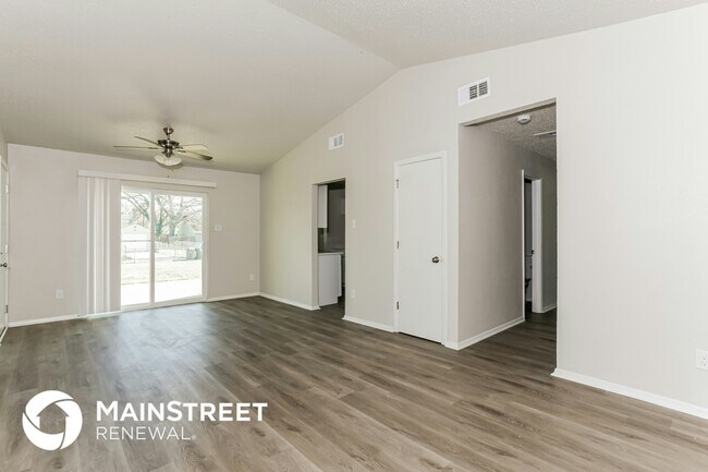 Photo - 250 Prairie Grove Dr