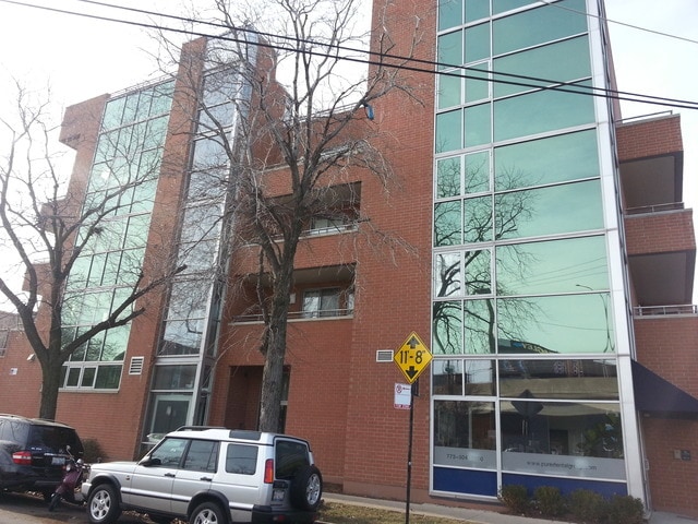 Building Photo - 1635 W Cortland St Rental