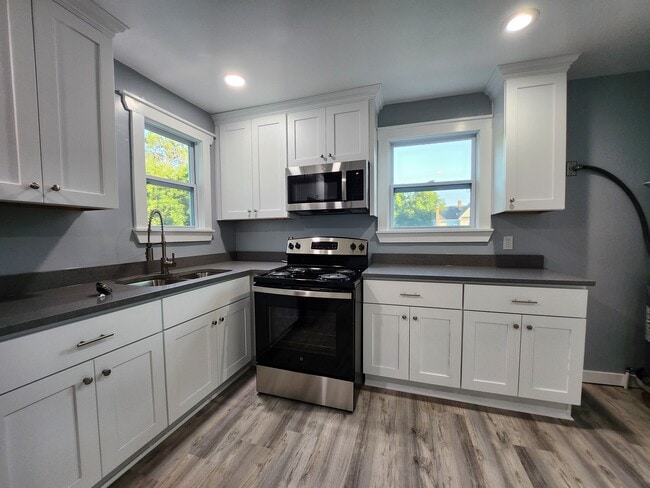 Kitchen. - 301 Broad St Unit Apt 3