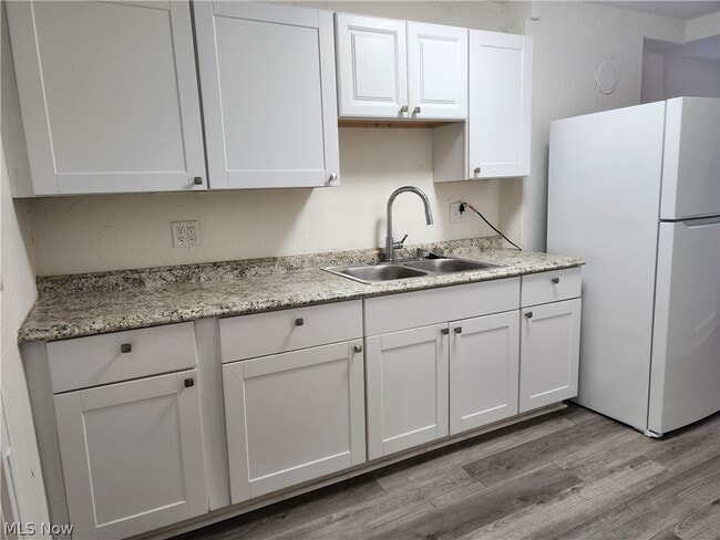 Photo - 2060 Rossmoor Rd