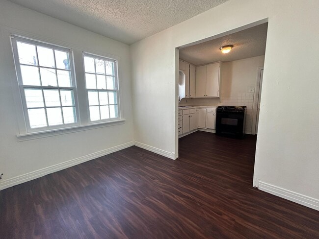 Photo - 111 Avenue U