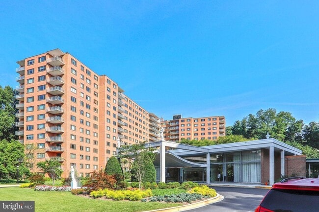 Photo - Welcome to The Towers!! This gem of a studio is nestled in a quiet neighborhood in Wesley Heights.
