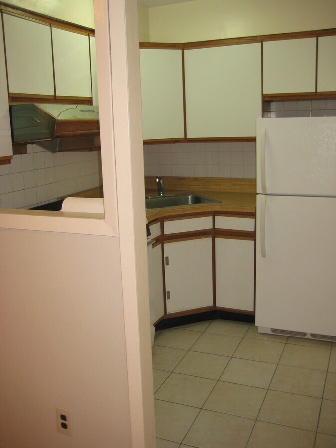 kitchen - 7821 46th Ave Unit 2