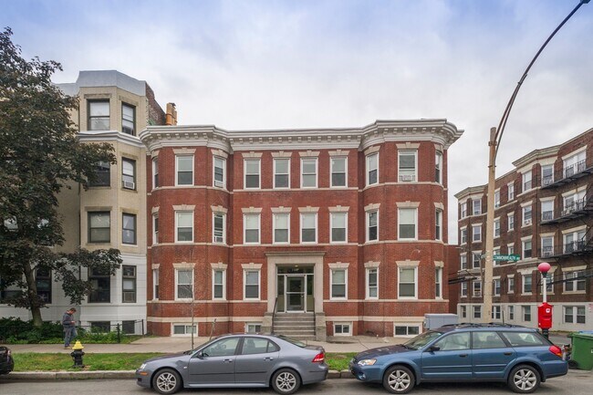Building Photo - 1161 Commonwealth Ave Unit 3