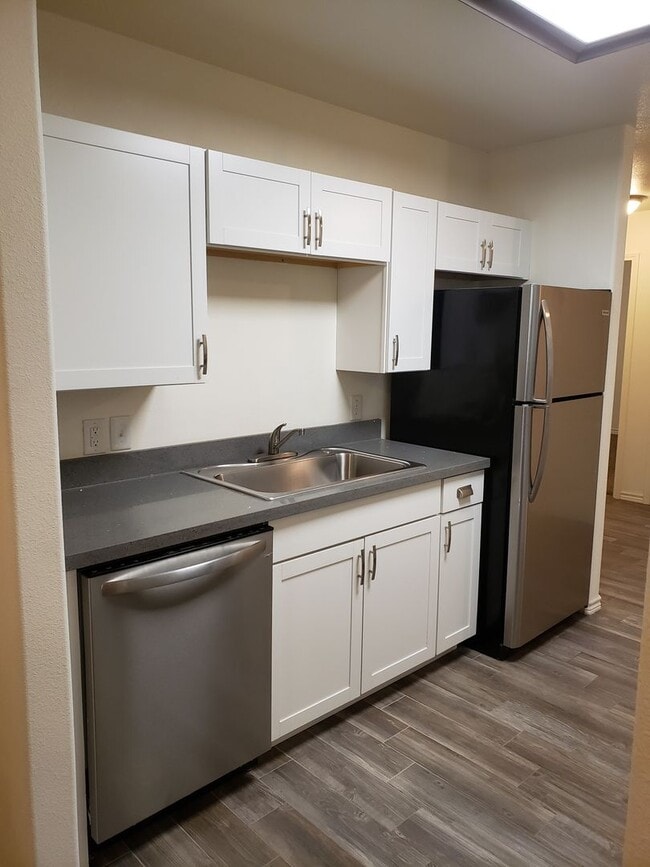 Building Photo - Spacious NISD home