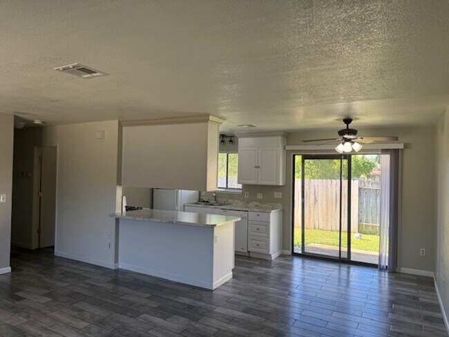 Photo - 2556 Sabre Ct