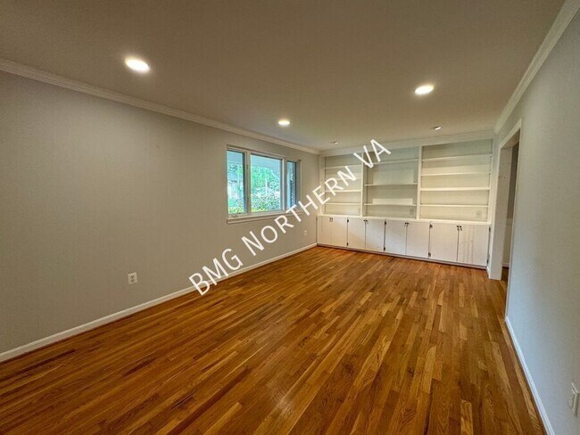 Photo - 5406 Gainsborough Dr