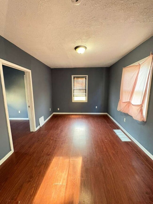 Photo - 3225 W 58th St Unit B